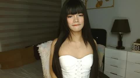 Snapshot of xasian_dollx chatting on 06/27/26, 07:35 ELLA online show from 06/27/26, 07:35