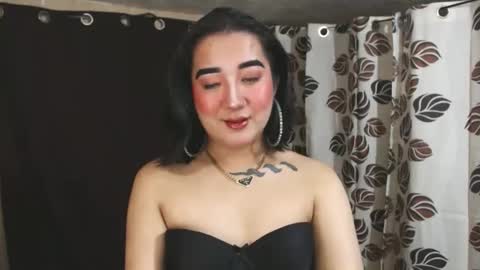 Nira   NOT INTO CHEAP GUYS  online show from 01/21/25, 08:21