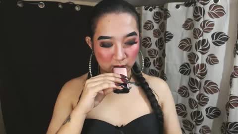 Nira   NOT INTO CHEAP GUYS  online show from 01/31/25, 11:03