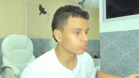 Snapshot of xavier_fox__ chatting on 10/15/25, 12:49 xavier fox   online show from 10/15/25, 12:49