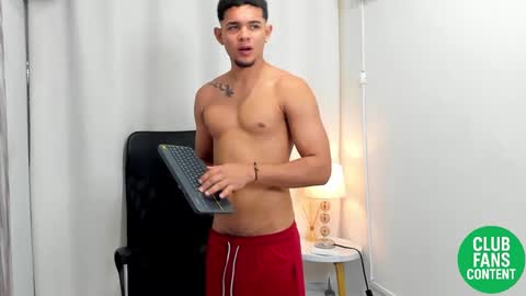 Snapshot of xboy_fantasyx chatting on 09/26/25, 01:04 David online show from 09/26/25, 01:04