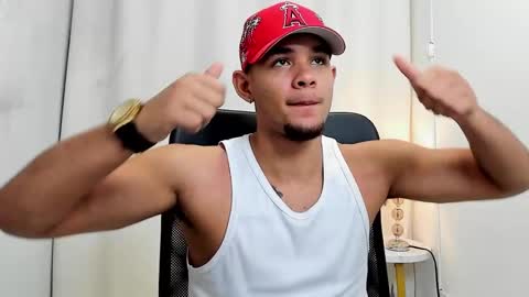 Snapshot of xboy_fantasyx chatting on 10/07/25, 12:13 David online show from 10/07/25, 12:13