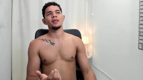 Snapshot of xboy_fantasyx chatting on 10/09/25, 12:47 David online show from 10/09/25, 12:47