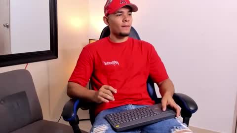 Snapshot of xboy_fantasyx chatting on 10/12/25, 12:26 David online show from 10/12/25, 12:26