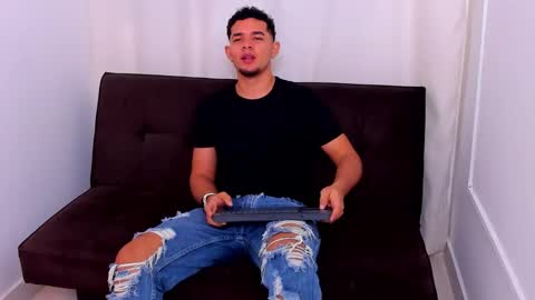 Snapshot of xboy_fantasyx chatting on 10/14/25, 12:17 David online show from 10/14/25, 12:17