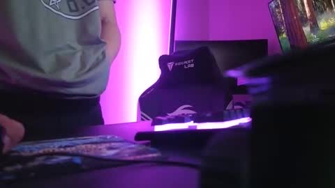 Snapshot of xburst chatting on 12/17/25, 05:13 xburst online show from 12/17/25, 05:13