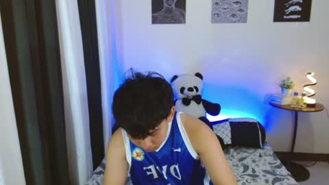 Snapshot of xcigbatecum chatting on 06/25/26, 02:00 Charlie online show from 06/25/26, 02:00