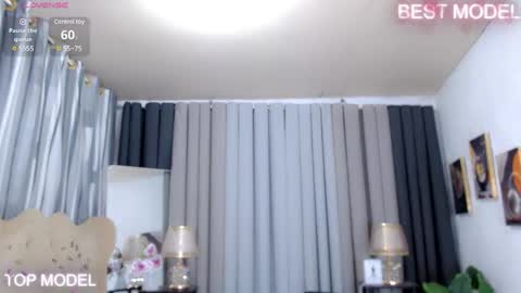 I LOVEE TO TRAVEL AROUND THE WORLD online show from 02/13/25, 09:30