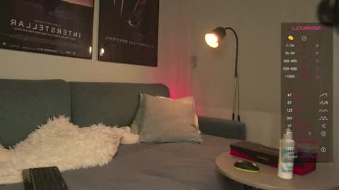 Snapshot of xcummingxsoonx chatting on 09/19/25, 03:24 MIRA online show from 09/19/25, 03:24