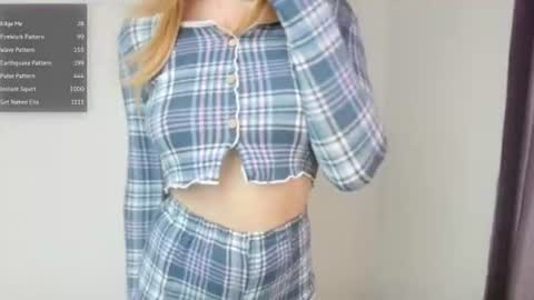 Snapshot of xella_wildx chatting on 07/16/26, 11:16 Ella online show from 07/16/26, 11:16