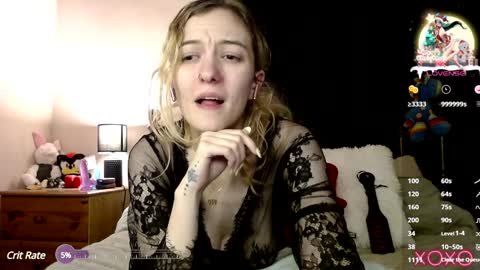 Snapshot of xelliee_rosex chatting on 12/28/24, 05:44 EllieeRose online show from 12/28/24, 05:44