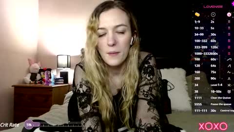 Snapshot of xelliee_rosex chatting on 02/11/25, 08:20 EllieeRose online show from 02/11/25, 08:20