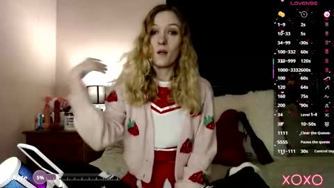 Snapshot of xelliee_rosex chatting on 09/24/25, 11:30 EllieeRose online show from 09/24/25, 11:30