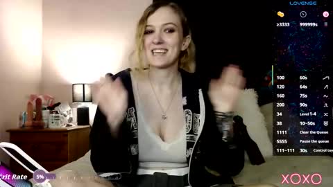 Snapshot of xelliee_rosex chatting on 10/10/25, 08:19 EllieeRose online show from 10/10/25, 08:19