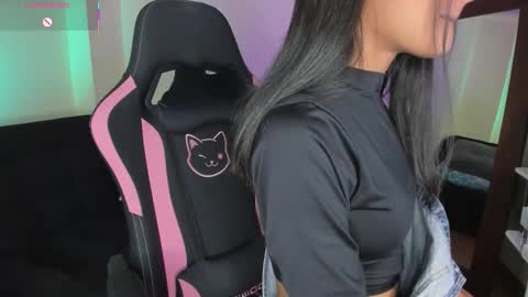 Snapshot of xemily_hardy chatting on 10/29/25, 11:28 Kanae. online show from 10/29/25, 11:28