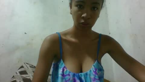 Snapshot of xenna610827 chatting on 04/27/26, 06:33 xenna610827 online show from 04/27/26, 06:33