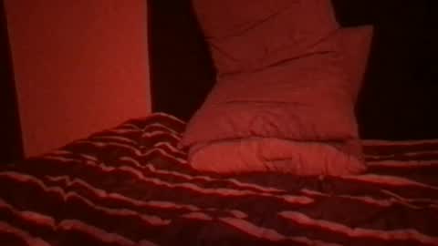 Snapshot of xesbeth0 chatting on 11/18/25, 04:17 xesbeth0 online show from 11/18/25, 04:17