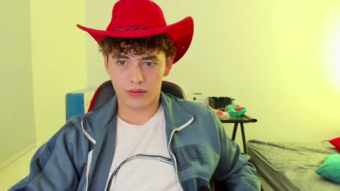 Snapshot of xhans17 chatting on 12/20/24, 05:57 xhan online show from 12/20/24, 05:57