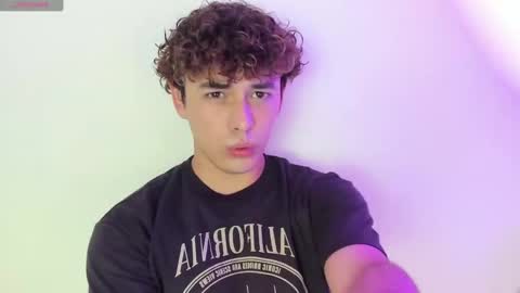 Snapshot of xhans17 chatting on 12/28/24, 01:08 xhan online show from 12/28/24, 01:08