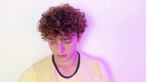 Snapshot of xhans17 chatting on 12/31/24, 04:38 xhan online show from 12/31/24, 04:38