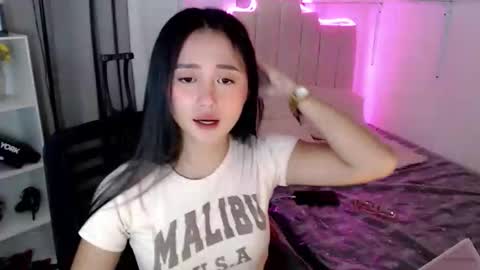 xhena online show from 10/20/25, 10:49