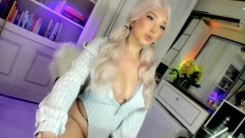 Snapshot of xhey_honeyx chatting on 02/15/26, 09:30 hey honey online show from 02/15/26, 09:30