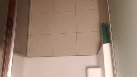 Snapshot of xian_quatro16 chatting on 11/28/25, 02:47 Ryan Khristopher online show from 11/28/25, 02:47