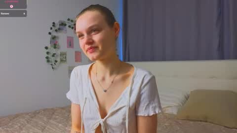 Snapshot of xiaobrunscheen chatting on 11/27/25, 04:25 Luna and Lina online show from 11/27/25, 04:25