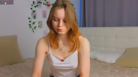 Snapshot of xiaobrunscheen chatting on 11/28/25, 04:15 Luna and Lina online show from 11/28/25, 04:15