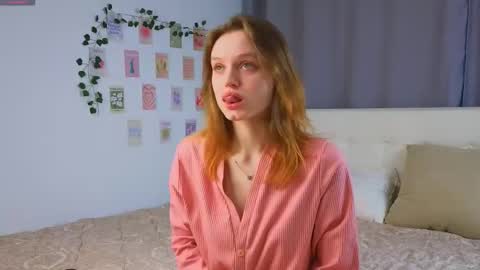 Snapshot of xiaobrunscheen chatting on 12/03/25, 04:20 Luna and Lina online show from 12/03/25, 04:20