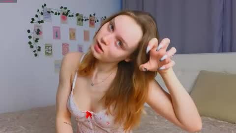 Snapshot of xiaobrunscheen chatting on 12/04/25, 04:11 Luna and Lina online show from 12/04/25, 04:11