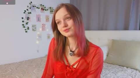 Snapshot of xiaobrunscheen chatting on 12/16/25, 04:06 Luna and Lina online show from 12/16/25, 04:06