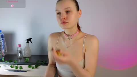 Snapshot of xiaobrunscheen chatting on 02/06/26, 04:06 Luna and Lina online show from 02/06/26, 04:06