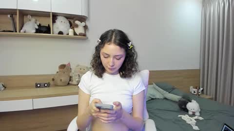 Snapshot of xiaolinx0 chatting on 11/16/25, 01:28 Xiao online show from 11/16/25, 01:28