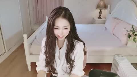 Snapshot of xiaoyu_ko chatting on 11/18/25, 01:26 xiaoyu ko online show from 11/18/25, 01:26