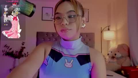 Snapshot of ximena_sotto1 chatting on 11/22/25, 09:58 camila online show from 11/22/25, 09:58