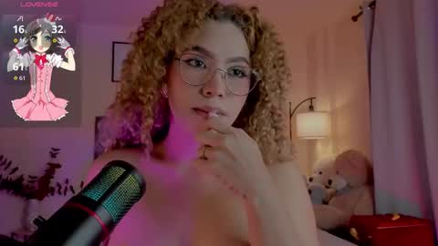 Snapshot of ximena_sotto1 chatting on 11/25/25, 08:31 camila online show from 11/25/25, 08:31