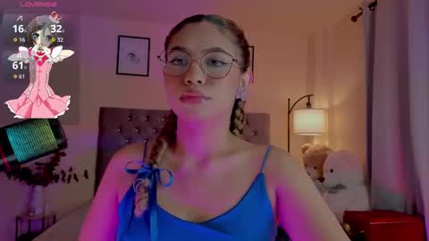 Snapshot of ximena_sotto1 chatting on 12/04/25, 08:39 camila online show from 12/04/25, 08:39