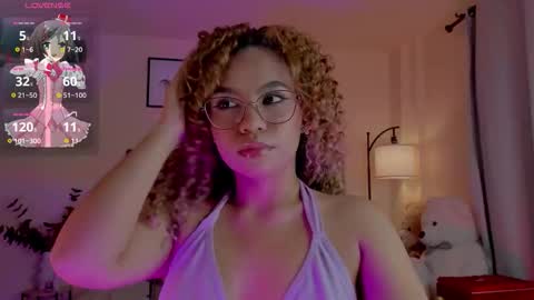 Snapshot of ximena_sotto1 chatting on 12/16/25, 02:44 camila online show from 12/16/25, 02:44