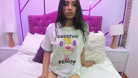 Snapshot of ximena_vasquez8 chatting on 02/04/25, 03:00 Xime online show from 02/04/25, 03:00