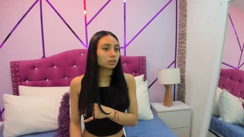 Snapshot of ximena_vasquez8 chatting on 02/18/25, 09:32 Xime online show from 02/18/25, 09:32