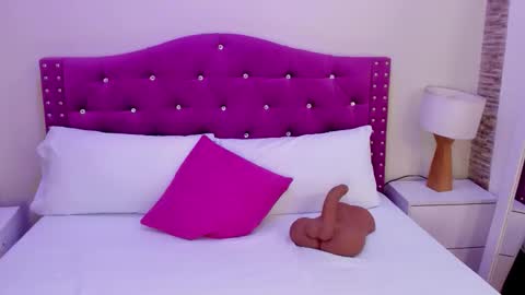 Snapshot of ximena_vasquez8 chatting on 10/27/25, 01:09 Xime online show from 10/27/25, 01:09