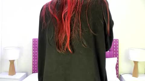 Snapshot of ximena_vasquez8 chatting on 11/18/25, 12:05 Xime online show from 11/18/25, 12:05