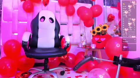 Snapshot of ximenareid chatting on 02/14/25, 10:17 Ximena online show from 02/14/25, 10:17