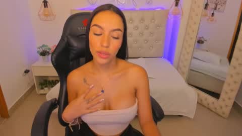 xiomara_cortes online show from 02/03/25, 07:10