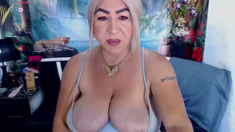 XIOMY   give LIKE on my page online show from 10/04/25, 02:37