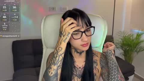 xisisxx online show from 10/17/25, 09:39