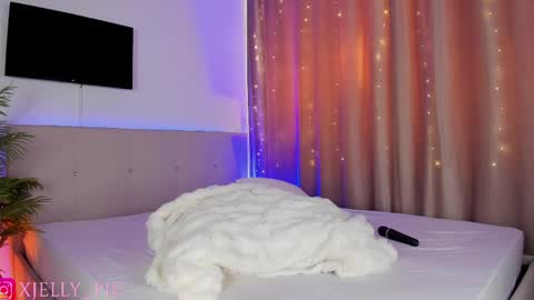 Snapshot of xjelly_piee chatting on 04/05/26, 01:08 Charisma online show from 04/05/26, 01:08