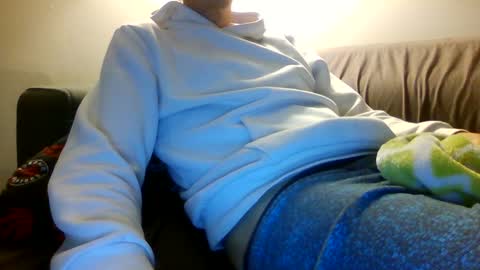 Snapshot of xjuskikinitx chatting on 10/06/25, 01:03 Justin online show from 10/06/25, 01:03