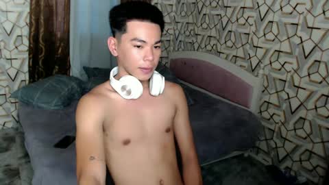 Snapshot of xkhen_damienx chatting on 12/10/24, 07:37 Khen online show from 12/10/24, 07:37